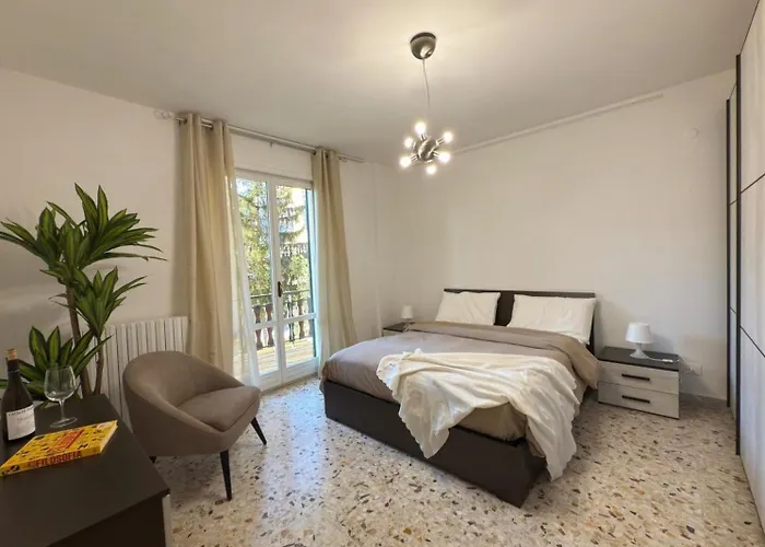 Nido Nel アパート カステル・ディ・サングロ